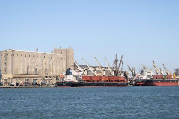 الحوثيون: لسنا وراء استهداف ميناء دمياط المصري الحوثيون: لسنا وراء استهداف ميناء دمياط المصري