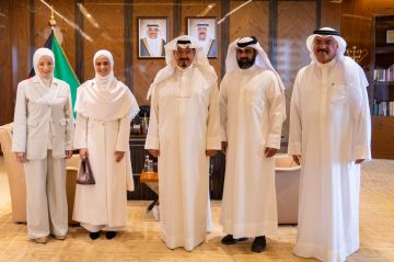 سمو رئيس مجلس الوزراء يستقبل وزير التربية والطالبات أوائل الثانوية العامة 2025 - 2026 سمو رئيس مجلس الوزراء يستقبل وزير التربية والطالبات أوائل الثانوية العامة 2025 - 2026