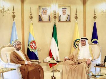 وزير الدفاع يودع سفير سلطنة عمان وزير الدفاع يودع سفير سلطنة عمان