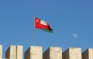 عمان تدعو إلى تجنب التصعيد في البحر الأحمر وحماية حرية الملاحة