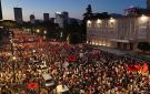 عشرات الآلاف يتظاهرون في ألبانيا رفضا لمشروع سياحي مرتبط بعائلة ترامب