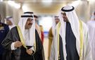 أمير الكويت يتقدم مستقبلي رئيس الإمارات - kw