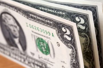 الدولار يلامس أدنى مستوياته منذ 3 أشهر الدولار يلامس أدنى مستوياته منذ 3 أشهر