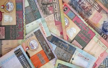 الدينار الكويتي يرتفع أمام 4 عملات أجنبية الدينار الكويتي يرتفع أمام 4 عملات أجنبية