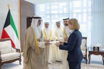 وزير الخارجية يتسلم نسخة من أوراق اعتماد سفيرة أستراليا وزير الخارجية يتسلم نسخة من أوراق اعتماد سفيرة أستراليا