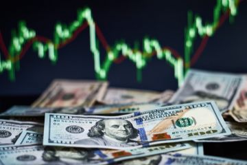 الدولار يلامس أعلى مستوى له منذ أسبوعين الدولار يلامس أعلى مستوى له منذ أسبوعين