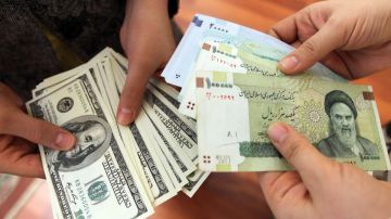 العملة الإيرانية تهوي لمستوى قياسي.. الدولار بمليوني ريال