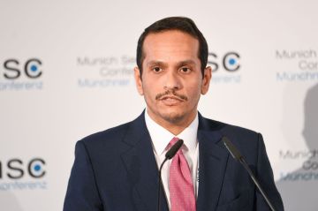 وزير الخارجية القطري يشيد في لقاء مع الحية بقرار حماس بقبول خارطة الطريق وزير الخارجية القطري يشيد في لقاء مع الحية بقرار حماس بقبول خارطة الطريق
