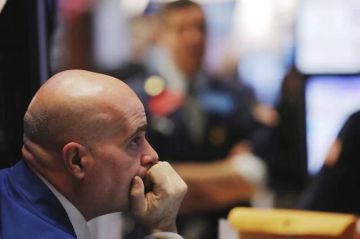 ارتفاع مفاجئ بمخزونات النفط الأمريكية يثير مخاوف ضعف الطلب ارتفاع مفاجئ بمخزونات النفط الأمريكية يثير مخاوف ضعف الطلب