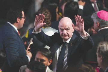 «فيفا» يندد بمحاولات تقويض إنفانتينو