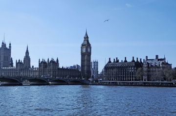 تراجع عجز ميزان التجارة البريطانية إلى 10.79 مليار دولار بالربع الثاني تراجع عجز ميزان التجارة البريطانية إلى 10.79 مليار دولار بالربع الثاني