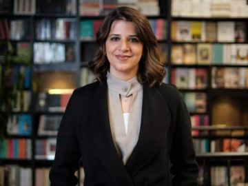 بثينة العيسى تفوز بجائزة Inside Literary Prize 2026 عن رواية حارس سطح العالم بثينة العيسى تفوز بجائزة Inside Literary Prize 2026 عن رواية حارس سطح العالم
