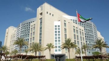 الإمارات: وقف التبادلات التجارية والمعاملات المالية مع إيران حتى إشعار آخر الإمارات: وقف التبادلات التجارية والمعاملات المالية مع إيران حتى إشعار آخر