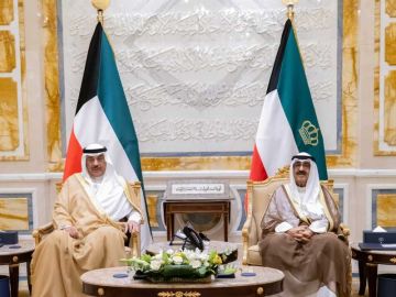 سمو الأمير يستقبل ولي العهد ورئيس الوزراء والنائب الأول ووزيري الدفاع والخارجية سمو الأمير يستقبل ولي العهد ورئيس الوزراء والنائب الأول ووزيري الدفاع والخارجية