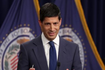 العين على جاكسون هول... هل يتخلى وارش عن تحفظه ويمهد لرفع الفائدة؟ العين على جاكسون هول... هل يتخلى وارش عن تحفظه ويمهد لرفع الفائدة؟