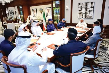 الناصر يترأس اجتماعا تنسيقيا لتعزيز التكامل الأمني والخدمي بالفروانية الناصر يترأس اجتماعا تنسيقيا لتعزيز التكامل الأمني والخدمي بالفروانية