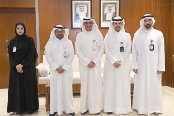  التطبيقي تكرم موظفين