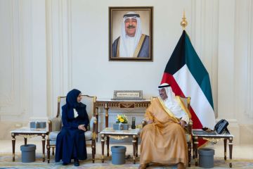 رسالة خطية للأمير من رئيس مجلس القيادة اليمني تسلمها ولي العهد رسالة خطية للأمير من رئيس مجلس القيادة اليمني تسلمها ولي العهد