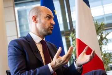 فرنسا ستطرد دبلوماسيين إيرانيين في الأيام المقبلة فرنسا ستطرد دبلوماسيين إيرانيين في الأيام المقبلة