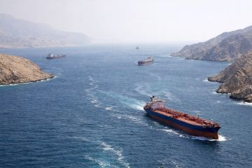 السعودية: حل النزاعات سياسيا وتأمين هرمز وباب المندب السعودية: حل النزاعات سياسيا وتأمين هرمز وباب المندب