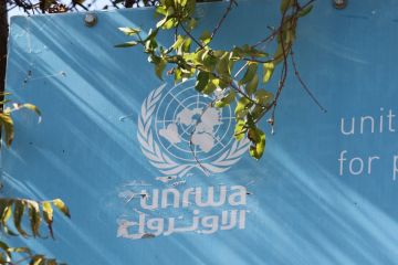 الرئاسة الفلسطينية تدعو مجلس الأمن لجلسة عاجلة بعد إخلاء قوات الاحتلال مجمعا لـ أونروا الرئاسة الفلسطينية تدعو مجلس الأمن لجلسة عاجلة بعد إخلاء قوات الاحتلال مجمعا لـ أونروا