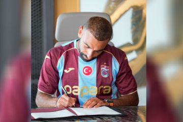 محمد صلاح يوقع عقد الانضمام إلى نادي طرابزون التركي لمدة عامين