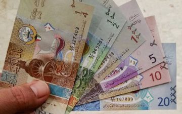 الدينار الكويتي يتراجع أمام 4 عملات في مقدمتها الفرنك الدينار الكويتي يتراجع أمام 4 عملات في مقدمتها الفرنك