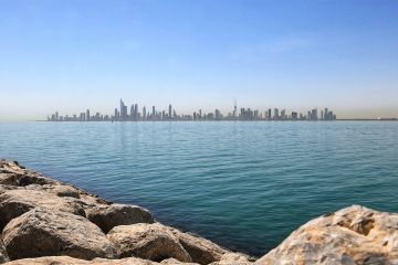 طقس اليوم.. شديد الحرارة ورطب مع فرصة للغبار