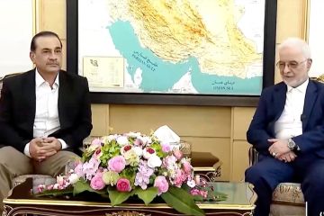 إيران تستقبل الهجوم المالي بالانهيار