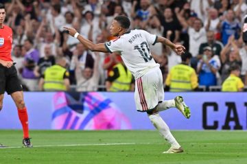 هاتريك مبابي يقود ريال مدريد لفوز عريض على سوسيداد في الدوري الإسباني هاتريك مبابي يقود ريال مدريد لفوز عريض على سوسيداد في الدوري الإسباني