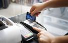 3.78 مليار دولار إنفاق المستهلكين الأسبوعي بالسعودية عبر نقاط البيع