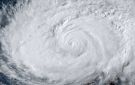 اليابان.. عاصفة استوائية تضرب طوكيو وتقطع الكهرباء عن آلاف المنازل