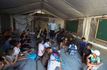 أطفال غزة يعودون إلى فصولهم للمرة الأولى منذ 3 سنوات أطفال غزة يعودون إلى فصولهم للمرة الأولى منذ 3 سنوات