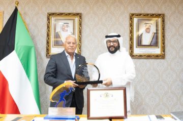 الصحة تكرم البروفيسور موسى خورشيد لحصوله على جائزة الريادة العالمية بجراحة السمنة الصحة تكرم البروفيسور موسى خورشيد لحصوله على جائزة الريادة العالمية بجراحة السمنة