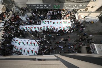 بعد نحو 3 سنوات تحت الركام.. تشييع رفات 43 فلسطينيا في غزة بعد نحو 3 سنوات تحت الركام.. تشييع رفات 43 فلسطينيا في غزة