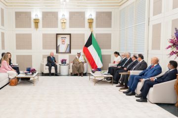 ممثل سمو أمير البلاد سمو ولي العهد يستقبل مفوض السامي لشؤون اللاجئين بنيويورك ممثل سمو أمير البلاد سمو ولي العهد يستقبل مفوض السامي لشؤون اللاجئين بنيويورك
