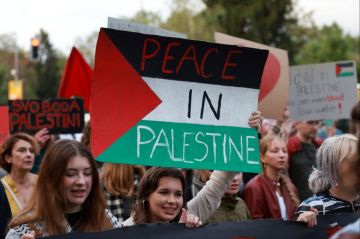 إسرائيل تفتتح أول سفارة لها في سلوفينيا وسط احتجاجات مؤيدة لفلسطين إسرائيل تفتتح أول سفارة لها في سلوفينيا وسط احتجاجات مؤيدة لفلسطين