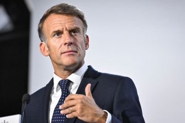 الرئيس الفرنسي يدعو الاتحاد الأوروبي لحظر وسائل التواصل على الأطفال دون 15 عاما الرئيس الفرنسي يدعو الاتحاد الأوروبي لحظر وسائل التواصل على الأطفال دون 15 عاما