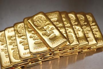 الذهب ينخفض وسط توقعات بإبقاء الفائدة مرتفعة فترة أطول الذهب ينخفض وسط توقعات بإبقاء الفائدة مرتفعة فترة أطول