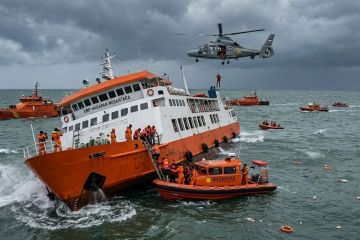 إندونيسيا تواصل البحث عن 129 مفقودا بعد انقلاب عبارة في بحر جاوة إندونيسيا تواصل البحث عن 129 مفقودا بعد انقلاب عبارة في بحر جاوة