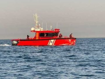 الإطفاء : إنقاذ شخصين من الغرق قبالة منطقة أبوالحصانية الإطفاء : إنقاذ شخصين من الغرق قبالة منطقة أبوالحصانية
