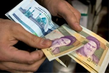 الريال ينهار والحكومة تحبس الدولارات... خطة إيرانية لأسوأ السيناريوهات