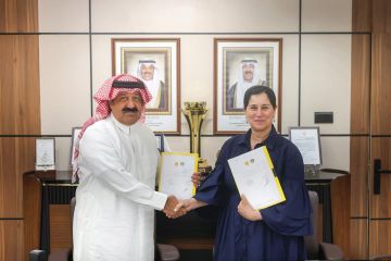 اليوسف والعلي وقعا مبادرة كرة القدم للإنسانية 