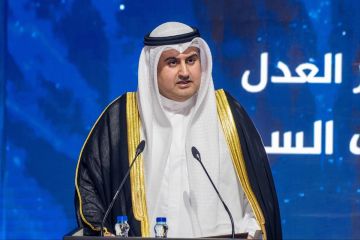 وزير العدل: تنفيذا للتوجيهات السامية.. أبناء وبنات الوطن سواسية في الالتحاق بالنيابة العامة وزير العدل: تنفيذا للتوجيهات السامية.. أبناء وبنات الوطن سواسية في الالتحاق بالنيابة العامة