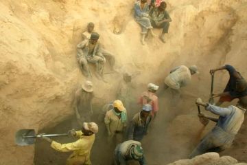 السودان: انهيار منجم ذهب شمال البلاد يودي بحياة 11 شخصا على الأقل السودان: انهيار منجم ذهب شمال البلاد يودي بحياة 11 شخصا على الأقل