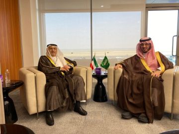 العمر يطلع على إنجازات السعودية في الاتصالات وتكنولوجيا المعلومات والحكومة الرقمية العمر يطلع على إنجازات السعودية في الاتصالات وتكنولوجيا المعلومات والحكومة الرقمية