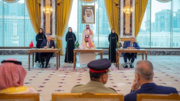 إسلام آباد: باكستان والسعودية وتركيا تعتزم عقد اجتماع عاجل لقادة الجيوش إسلام آباد: باكستان والسعودية وتركيا تعتزم عقد اجتماع عاجل لقادة الجيوش
