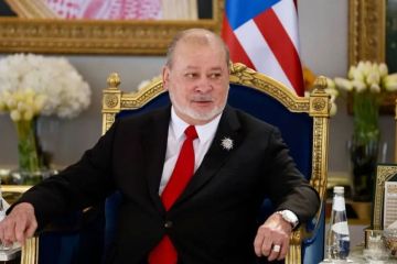 ملك ماليزيا يسمح لرئيس الوزراء السابق بقضاء ما تبقى من عقوبة تحت الإقامة الجبرية ملك ماليزيا يسمح لرئيس الوزراء السابق بقضاء ما تبقى من عقوبة تحت الإقامة الجبرية