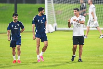 الأزرق يغادر إلى جدة ويتدرب غدا مكتمل الصفوف الأزرق يغادر إلى جدة ويتدرب غدا مكتمل الصفوف