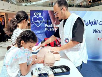 حملة لتعزيز الوعي بالإسعافات الأولية أطلقتها جمعية الهلال الأحمر في الأفنيوز حملة لتعزيز الوعي بالإسعافات الأولية أطلقتها جمعية الهلال الأحمر في الأفنيوز